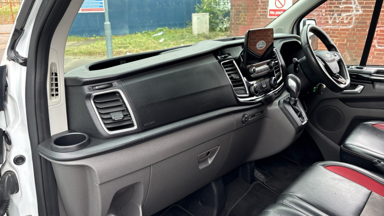 Ford Transit Custom 300 L2 Diesel Fwd 2.0 EcoBlue 170ps Low Roof D/Cab Limited Van Auto